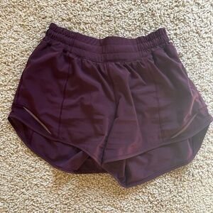 Lululemon hotty hot 4 inch low rise shorts